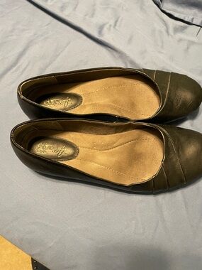 Eurosoft Women's Black Slip-On Comfort Flats - Stefanya